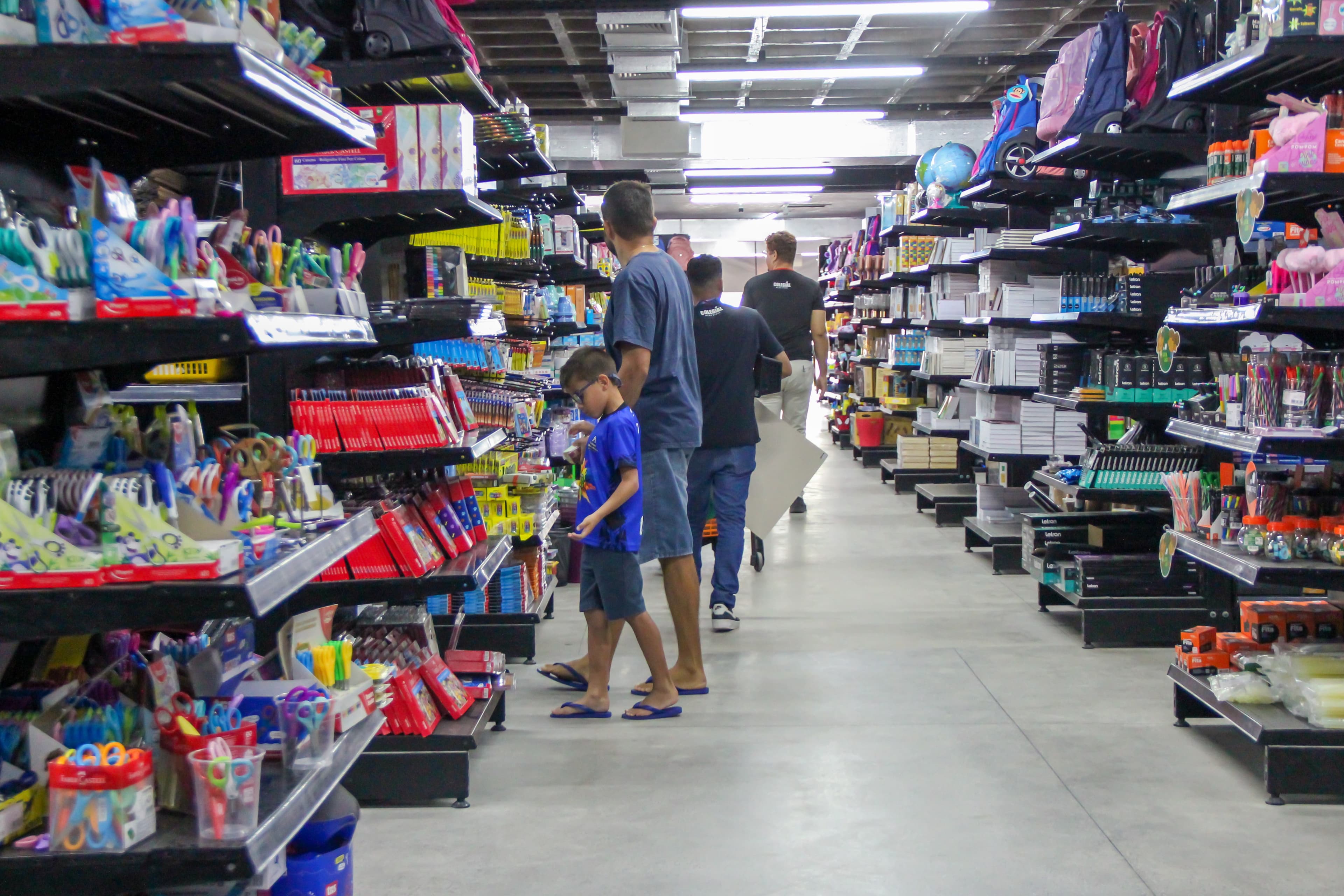 Procon Assembleia alerta pais de estudantes para exigências ilegais na lista de material escolar 