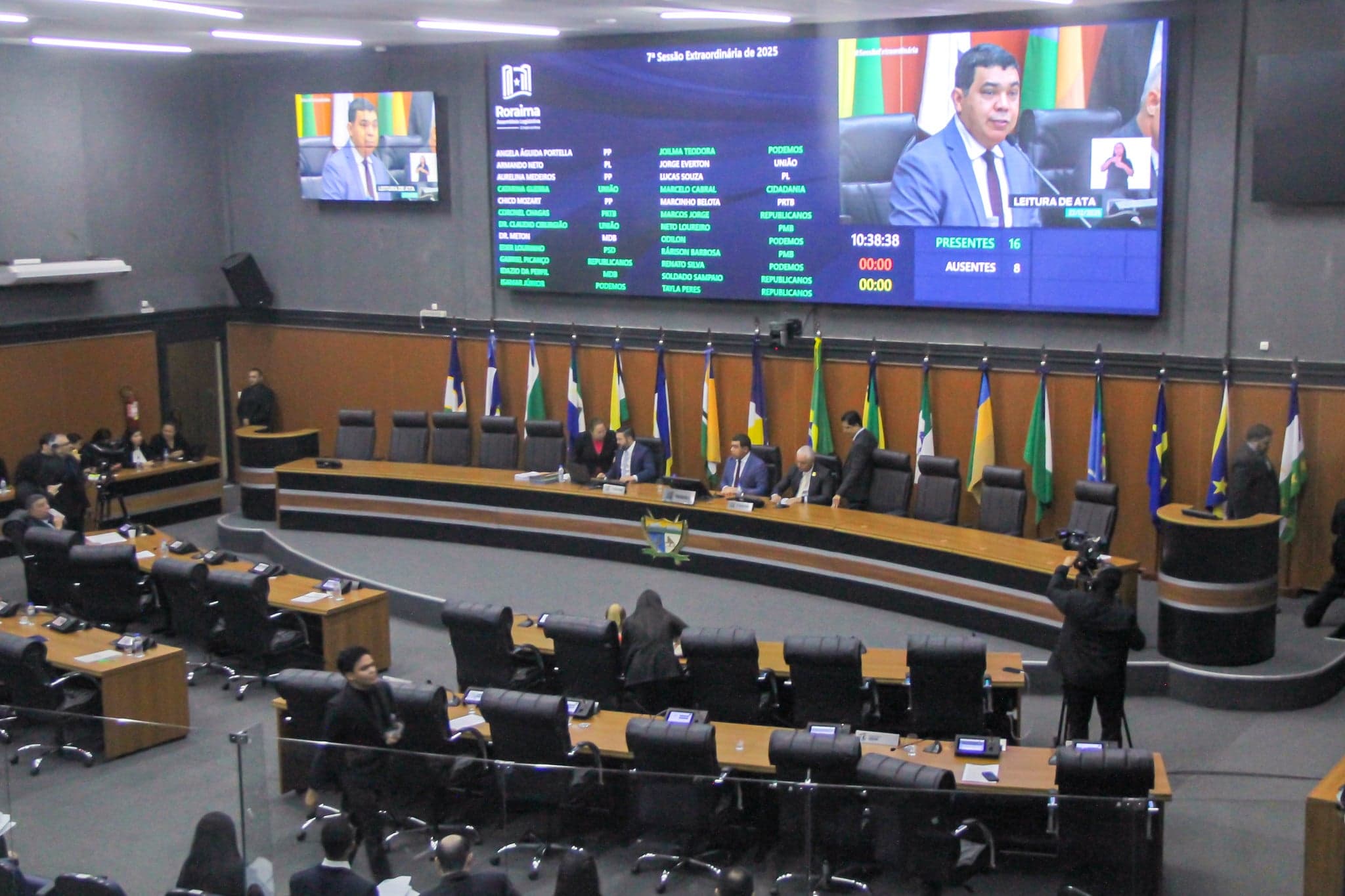 Deputados aumentam benefícios de conselheiros e procuradores