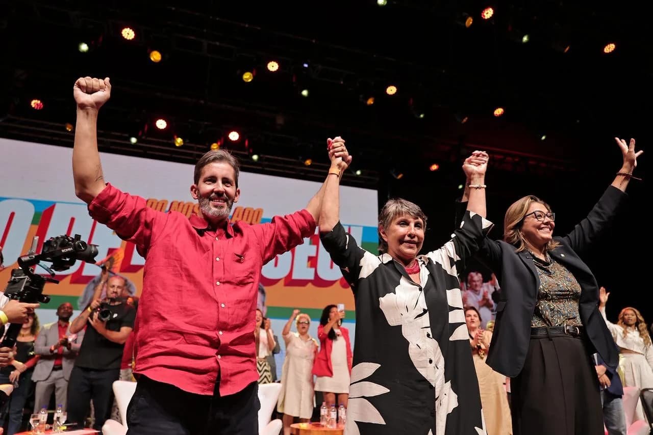 Ato de lançamento de pré-candidaturas de Leandro Grass e Erika Kokay reúne 4 mil pessoas em Brasília